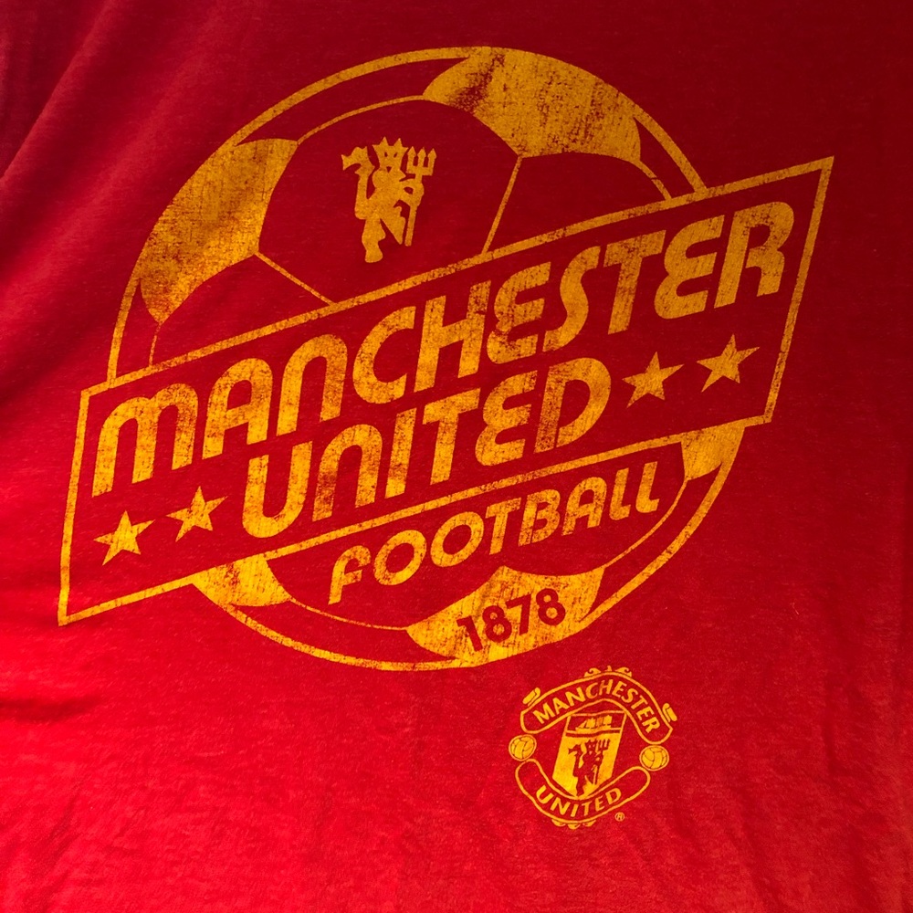 Manchester United Football T-Shirt. Red, Size Large - Picture 2 of 4